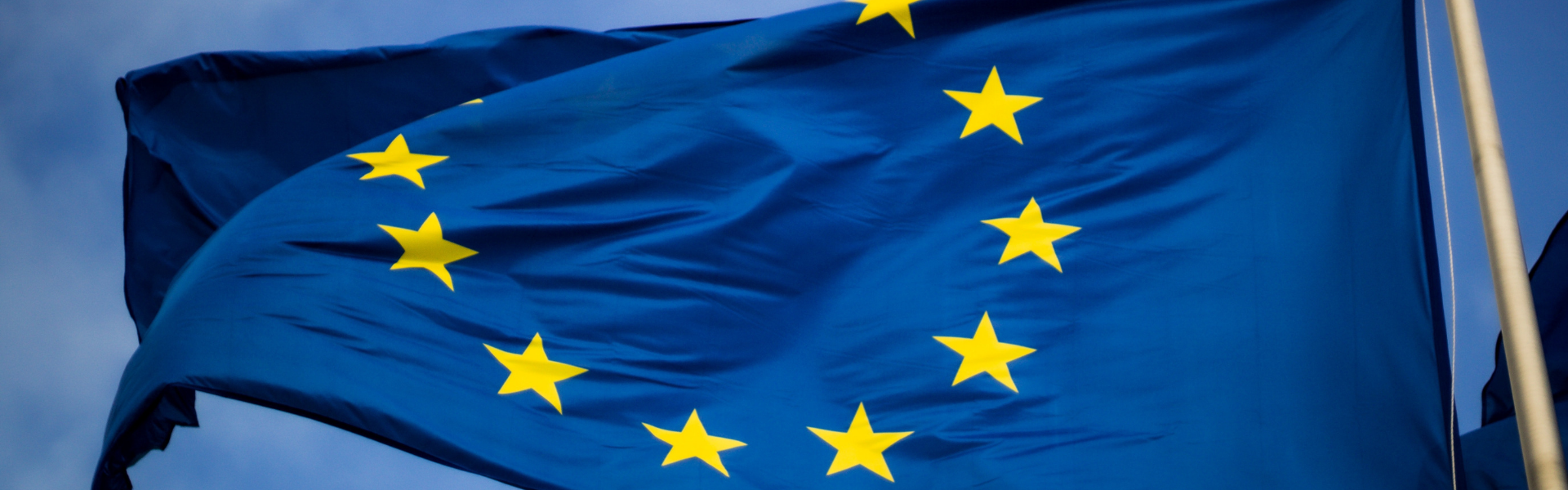 Bandera de Europa - Cómo solicitar la Tarjeta Sanitaria Europea - CertificadoElectronico.es