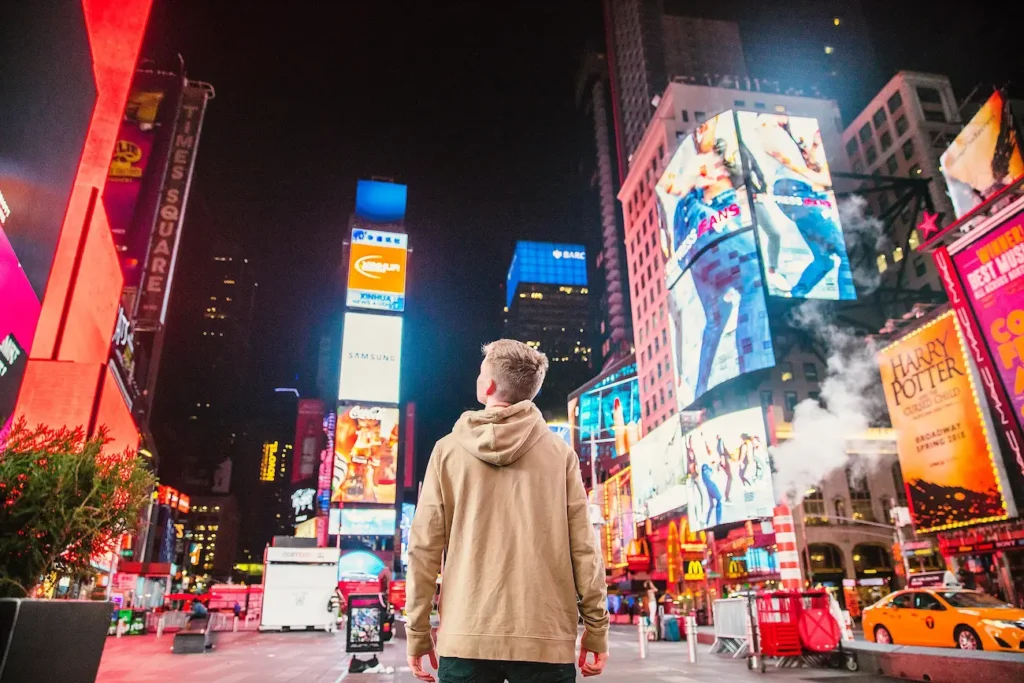 Times Square - publicidad de situaciones de incumplimiento - CertificadoElectronico.es