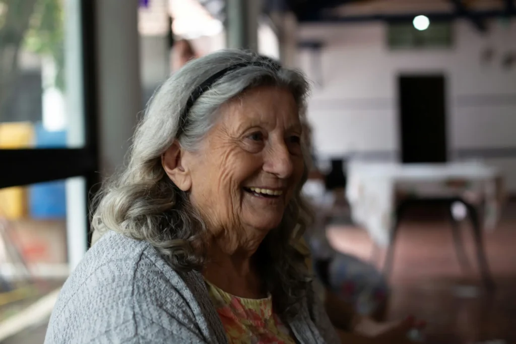 Mujer mayor - DNI permanente - CertificadoElectronico.es