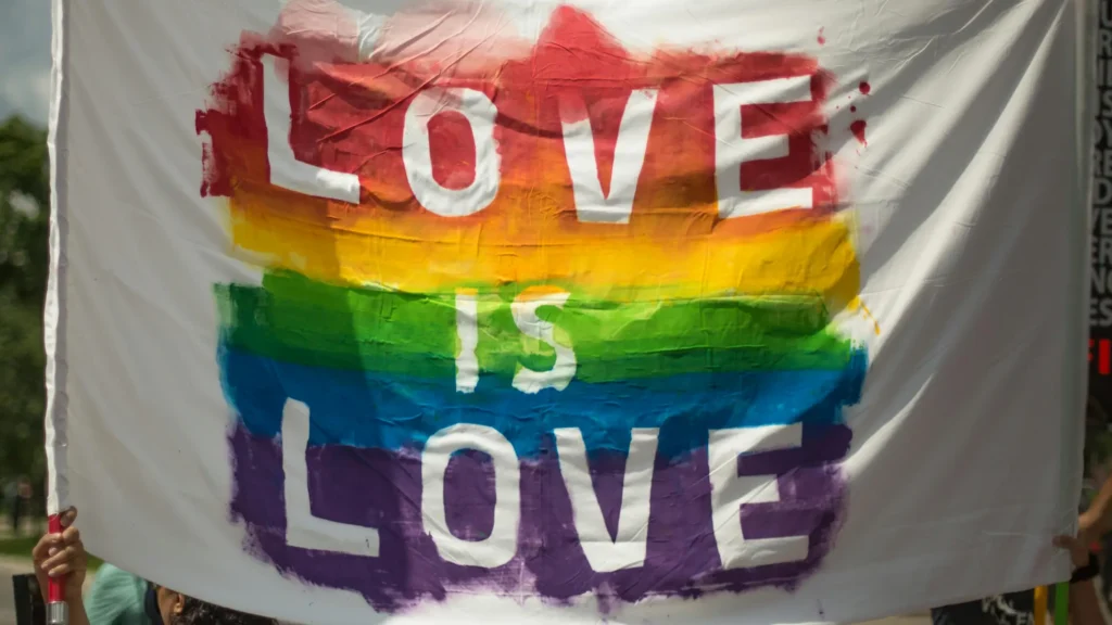 Bandera Love is love - LGTBI+ - CertificadoElectronico.es