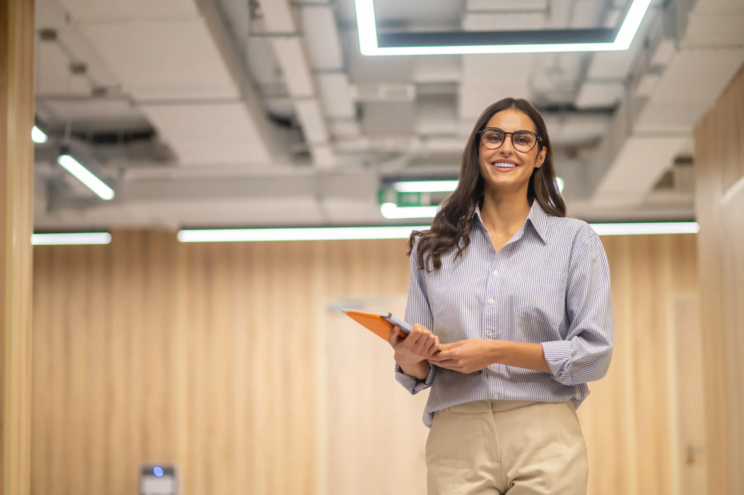 Mujer trabajadora – Profesión – CertificadoElectronico.es Mujer trabajadora - Profesión - CertificadoElectronico.es