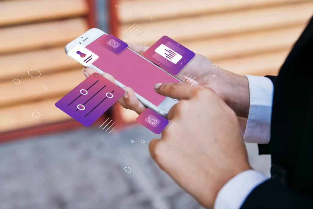 Mujer usando smartphone - wallet europea - CertificadoElectronico.es
